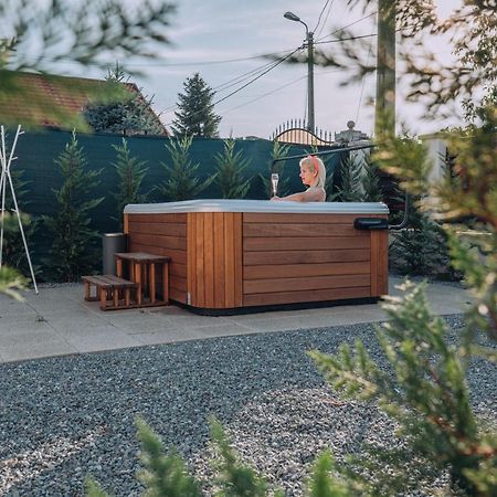 Hotel Klia Sînmartin Zewnętrze zdjęcie
